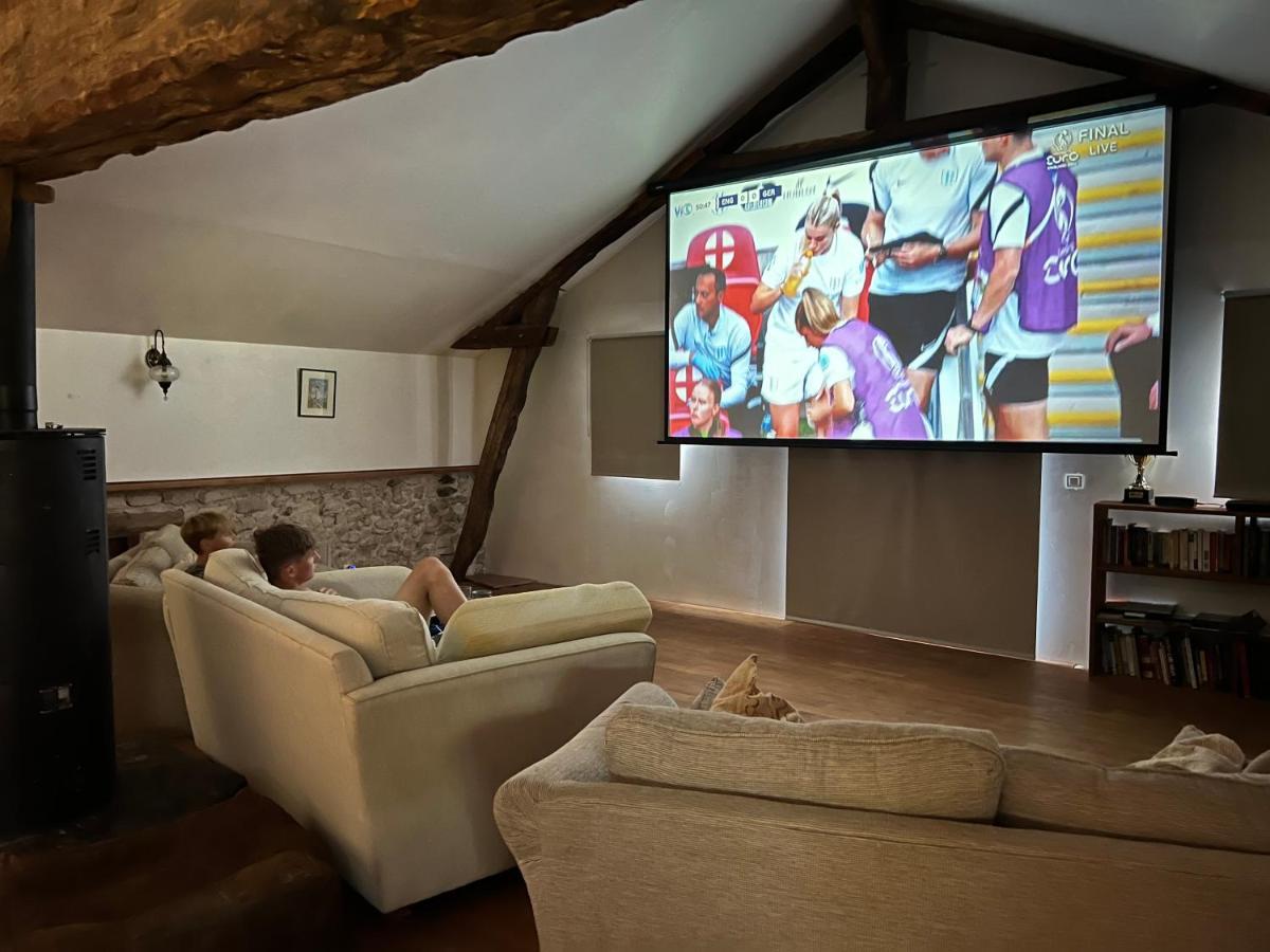 Country Villa For 19 Pool Cinema Football Pitch Verteillac Exterior photo
